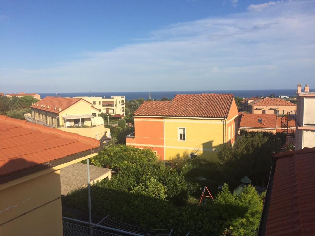 A Casa Di Nonna Luciana - Trilocale Con Giardino Lejlighed Ceriale Eksteriør billede
